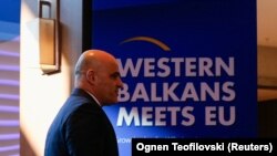 Премиерот Димитар Ковачевски на почетокот на лидерскиот состанок во Скопје