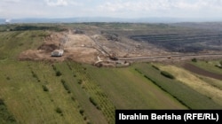 Rudnik uglja pored poljoprivrednog zemljišta u Šipituli