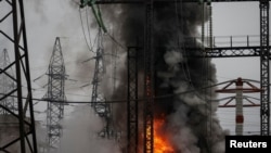 Постійні перебої в енергопостачанні, спричинені ударами РФ, загрожують обмежити зусилля України з розширення її оборонно-промислової бази