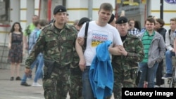 Artyom Vazhenkov, un fost coordonator al fundației interzise Open Russia, se află în exil din 2021. După ce inițial a fugit în Georgia, el s-a stabilit în Germania.