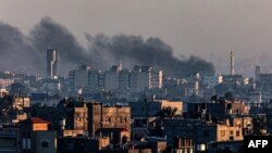 بخش های وسیعی از شهر غزه در فلسطین در نتیجه بمباران متواتر قوای اسرائیلی به ویرانه مبدل شده است 