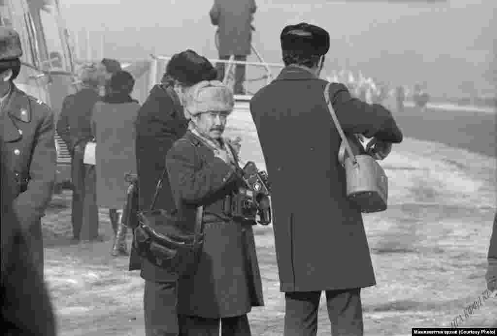 &nbsp;"Кыргызстан аялдары"&nbsp; журналынын кабарчысы Эркин Мамадлиев. Фрунзе. 1976-жыл.&nbsp;&nbsp;