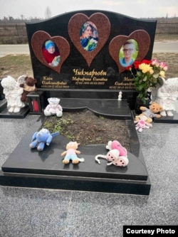 Могила Маргарити, Матвєя та Кліма Чикмарьових. Фото Олени Докай