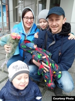 Виписка родини з найменшим Павлом