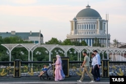 Грозний. Вид на Чеченську державну філармонію ім. Аднана Шахбулатова. Чечня, 2025 рік