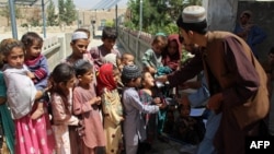 ارشیف: د افغانستان جنوب کې د پولیو ضد واکسین له کمپاینه یو انځور