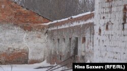 Руїни стайні