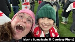 მაშო სამადაშვილი და ელია ნაცვლიშვილი საქართველოს გამარჯვების შემდეგ მოედანზე გადავიდნენ