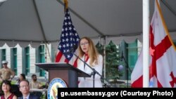 აშშ-ის ელჩი ამბობს, რომ საქართველოს არჩევანია, ვინ იქნება მისი პარტნიორი.