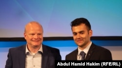 ابوبکر میاخیل نزده سال عمر دارد و اکنون در پوهنتون راچستر نیویارک فزیک میخواند