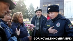 Кыргызстан коммунисттик партиясынын өкүлдөрү. Бишкек. Архив.