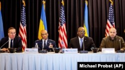 Справа наліво: міністр оборони України Рустем Умеров, міністр оборони США Ллойд Остін, генерал Чарльз Браун і міністр оборони Німеччини Борис Пісторіус під час зустрічі у форматі Rammstein. 19 березня 2024 року, фото ілюстративне