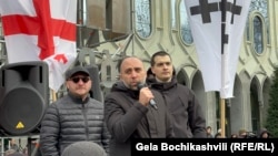 "კონსერვატიული მოძრაობის" ლიდერები - კონსტანტინე მორგოშია, ზურაბ მახარაძე და შოთა მარტინენკო აქციაზე. 2024 წლის 13 იანვარი.