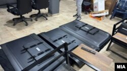 МВР на Северна Македонија соопшти дека по претреси во Скопје е приведен дилер на дрога, а ќе биде запленет имот вреден над 600.000 евра. 