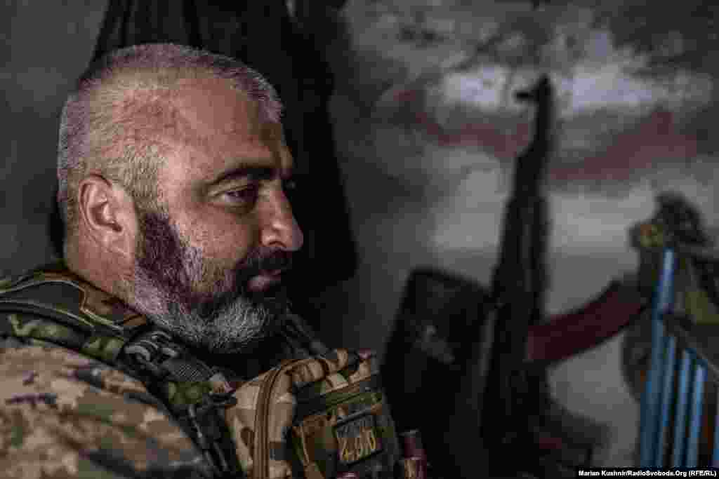 Військовий 95 окремої десантно-штурмової бригади ЗСУ на позиціях під Торецьком в очікуванні наступної команди, липень 2024 року