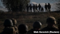 Володимир Зеленський сказав, що йдеться про комплексні речі, які мають опрацьовувати військове керівництво та Міноборони і які мають бути представлені Ставці для затвердження. 