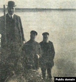 Проханов с единомышленниками после символической посадки саженцев