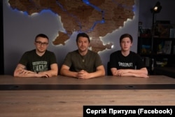 (Зліва направо) Волонтери Сергій Стерненко, Сергій Притула та Ігор Лаченков