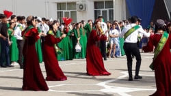 Diňle: 'Soňky jaň' dabaralarynyň bosagasynda, Türkmenabatda kafe-barlar wagtlaýyn ýapylýar
