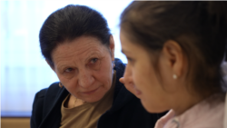 Asistentă personală concediată: „Nu se uită la starea bolnavului. Ești la pensie, la gunoi!”