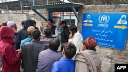 افغانهای که از پاکستان اخراج شده و به افغانستان برگشتانده شده اند 