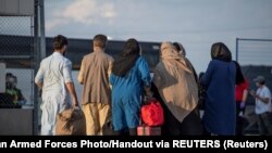 در جریان سه سال گذشته هزاران تن از افغانها به کانادا منتقل شده اند و قرار است تعدادی از این افغانها با ریچارد بنیت در اوتاوا و تورنتو دیدن کنند و نقطه نظرات خود را در میان بگذارند.