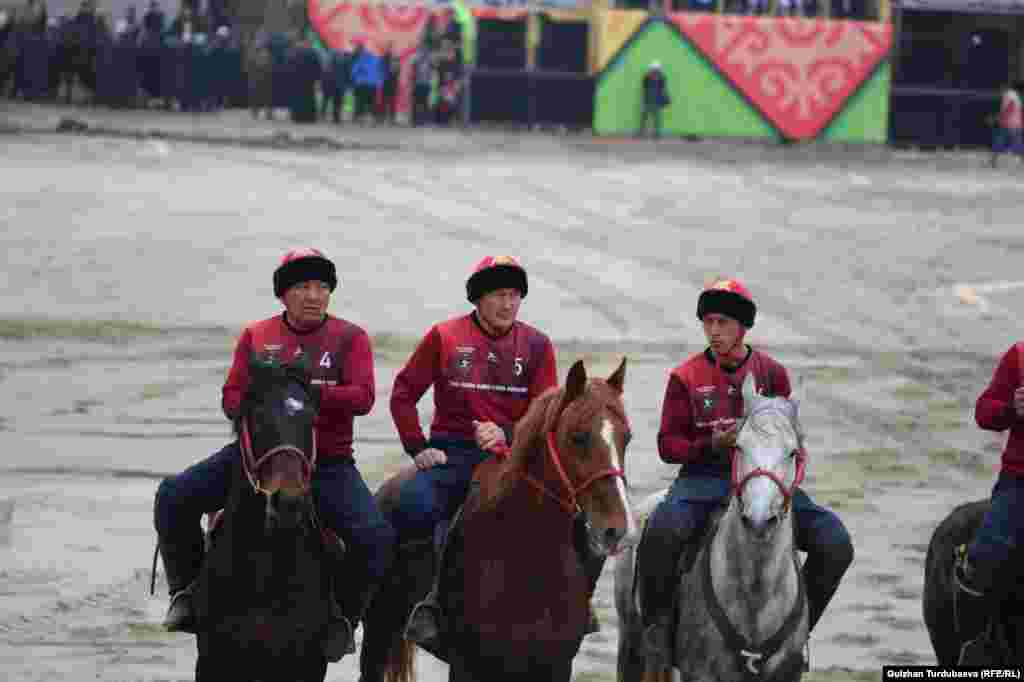 Ноорузду утурлай, Бишкектеги &quot;Ак-Кула&quot; ат майданында көк бөрү боюнча &quot;Нооруз-2024&quot; республикалык мелдеши башталган. 14-марттан бери өтүп жаткан мелдешке 40 команда катышкан.