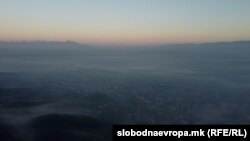 Илустрација - Поглед на Скопје под магла и загаден воздух