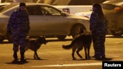 "Крокус Сити Холлдун" алдындагы полиция кызматкерлери, 23-март, 2024-жыл