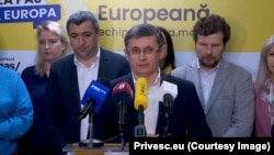 Igor Grosu, vorbind alături de alți fruntași ai partidului de guvernământ la prima conferință de presă postelectorală