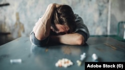 Unu din zece români a consumat, cel puțin o dată, un drog ilegal. Trei sferturi dintre cei care au folosit canabis au recurs și la ecstasy, cocaină sau amfetamine. 58% dintre cei care au apelat la tratament consumaseră marijuana.