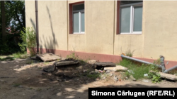 Curtea fostului spital, acum centru medical.