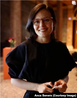 Artista româncă stabilită acum la Viena, Anca Benera, a documentat istoria statuilor comuniste.