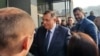 Milorad Dodik (lijevo), predsjednik Republike Srpske, i njegov sin Igor (desno), na ulazu u Sud i Tužilaštvo BiH, 20. decembra, 2023.