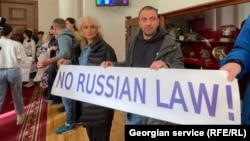 ჟურნალისტების აქცია პარლამენტში