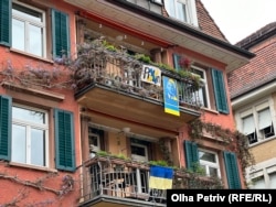 Будинок поруч з російською церквою, Цюрих, Швейцарія, квітень 2023 року