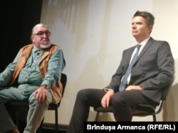 Procurorul militar Cătălin Ranco Pițu a instrumentat Dosarul 11/P/2014 al Revoluției trimis în instanță în 2019. Dosarul are 3.000 de volume. Imaginea îl prezintă într-o dezbatere la Timișoara alături de revoluționarul Corneliu Vaida.