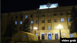 Արայիկ Հարությունյանը վրանը նախագահական նստավայրի դիմաց 