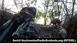 Кореспонденти Радіо Свобода побували у артилеристів 148-ої окремої артилеристської бригади «ДШВ», які серед інших видів озброєння активно застосовують надану США гармату M777, 20 квітня 2024, Донецька область