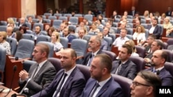 Neki od ministara na sjednici parlamenta na kojoj je izabrana aktuelna vlada koju predvodi Hristijan Mickoski, 22. juna 2024.