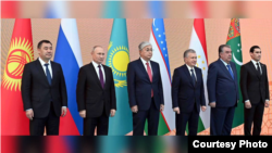 Борбор Азиядагы беш мамлекеттин жана Орусиянын президенттери. 