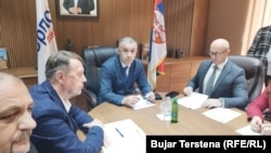 Zllatan Ellek (në mes), kryetar i ri i Listës Serbe në Kosovë. Pamje nga kuvendi zgjedhor i Listës Serbe më 24 tetor 2023. 