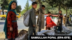 یو شمېر بېوزله افغان ماشومان 