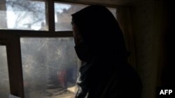 پس از بازگشت به قدرت در اواسط ماه آگست 2021، طالبان محدودیت های را بر زنان دختران وضع کردند. 