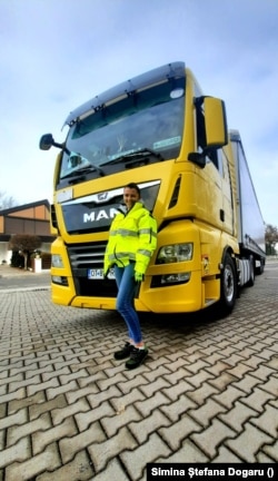 Simina Ștefana Dogaru a trecut prin toate greutățile meseriei de șofer de TIR.