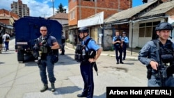 Pjesëtarë të Policisë së Kosovës në Mitrovicë të Veriut pas arrestimit të Millun Millenkoviq. 13 qershor 2023.