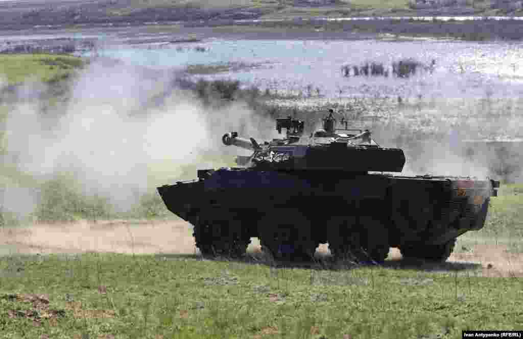 Ураження імпровізованої цілі під час тренувального виїзду на півдні України. Квітень 2024 року. Морпіхи 37-ї бригади кажуть, що загалом задоволені роботою французької машини під час виконання завдань на сході та півдні України