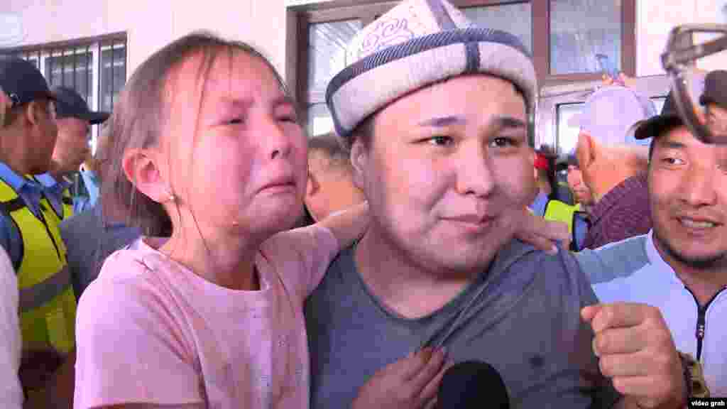 Кемпир-Абад иши үчүн айыпталган Илгиз Шаменов кызы менен.&nbsp;