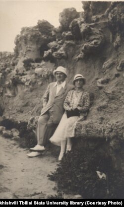 აკაკი ჩხენკელი და მისი მეუღლე, მაკრინე თურქია, 1950-იანი წლები.