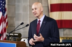 Піт Рікеттс, американський сенатор-республіканець від штату Небраска